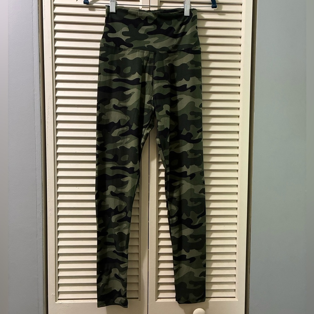 Women one size camo leggings